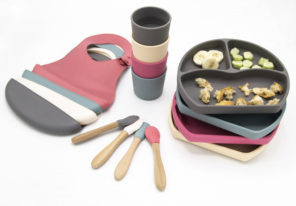 Set diversificare 4 piese din silicon BabyJem: bavetica, farfurie, lingurita si pahar