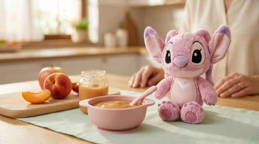 Piure bio GERBER și jucărie de pluș DISNEY Angel Flopsies pe masa bebelușului
