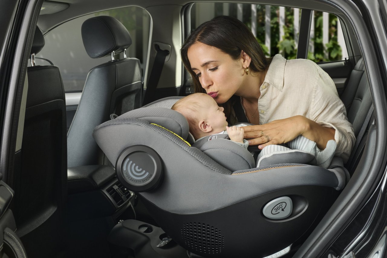 Scaun auto rotativ cu baza isofix Chicco Seat 105 - Negru (1) [ps:160a4062-d924-4125-b955-0404fb189269]