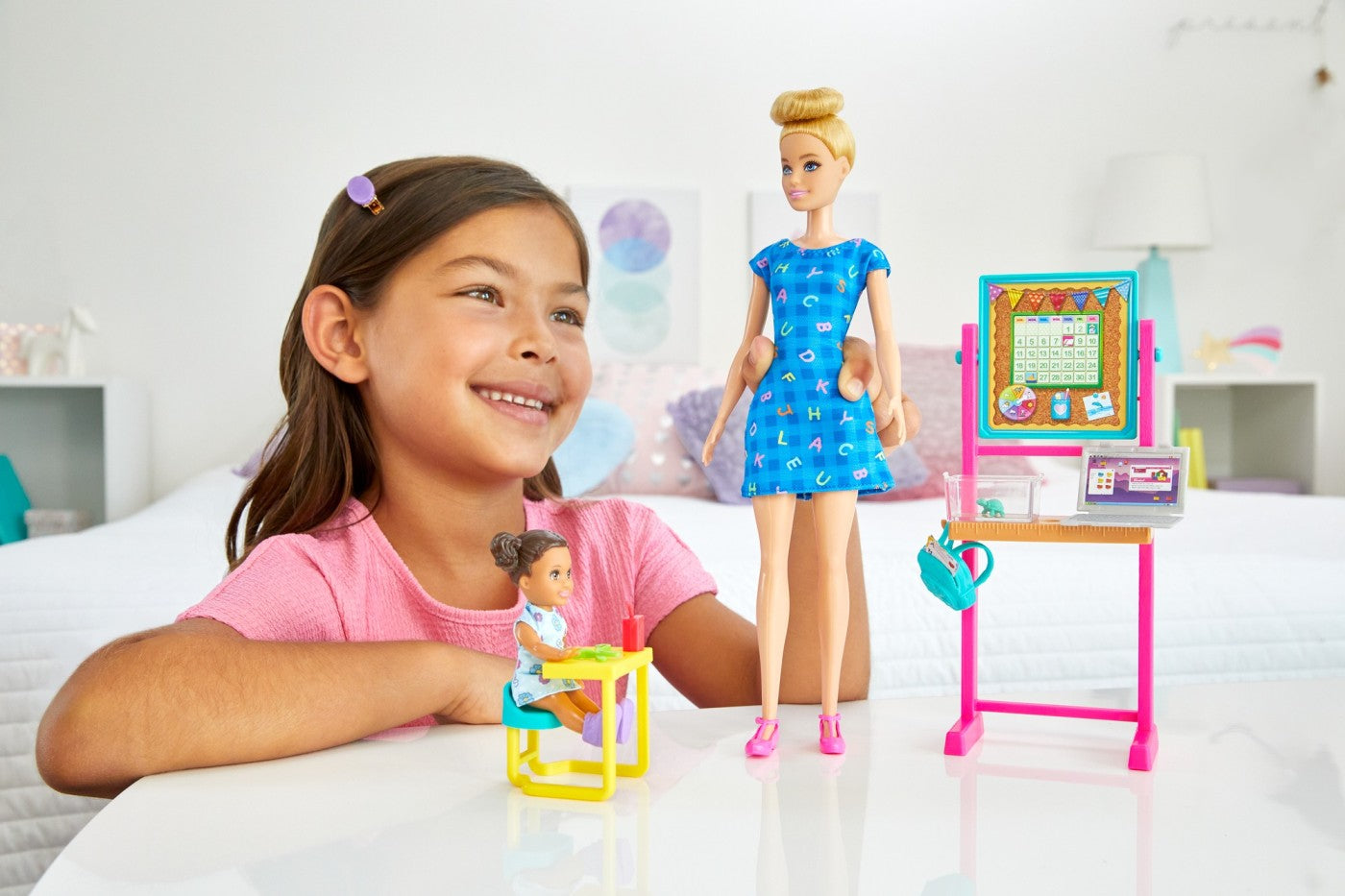 BARBIE CARIERE SET MOBILIER CU PAPUSA APICULTOR Mattel - Profesoara - Blonda (1) [ps:fe774179-1663-4a47-8fcb-a9b5dbc1696f]