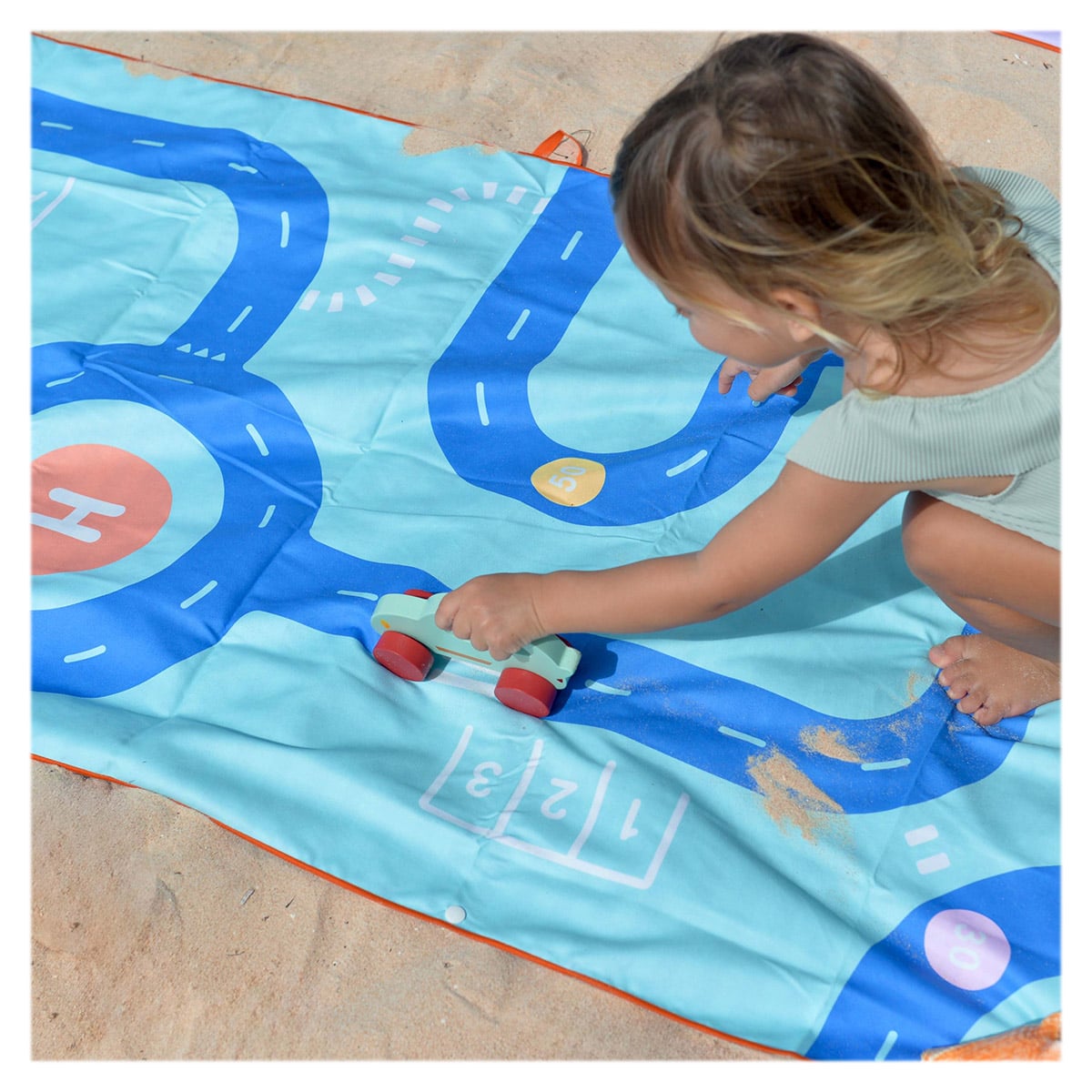 Prosop Plajă cu Traseu Auto Quut Toys, 140x70 cm - Default Title (1) [ps:822b3286-9136-4c08-8154-db62c93c52f5]
