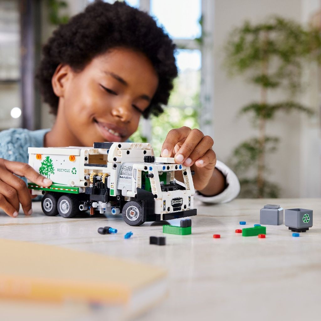 LEGO TECHNIC AUTOGUNOIERA MACK LR ELECTRIC 42167 - Imagine 4 [ps:702e60e1-be51-425a-a8fa-e0f89585b0ac]