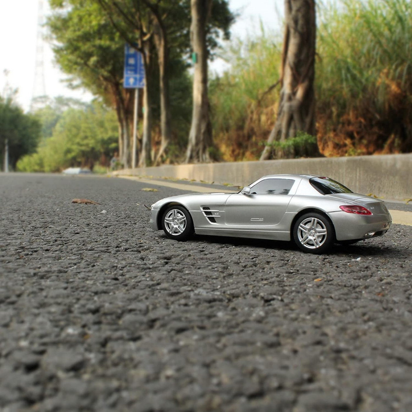 MASINA CU TELECOMANDA MERCEDES-BENZ SLS AMG ARGINTIE SCARA 1 LA 24 [ps:83ce6d8d-7fcc-4f47-bc90-4b2fe934bb97]