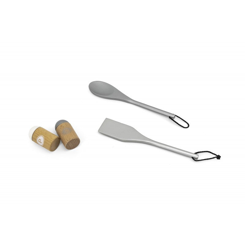 Bucatarie alba cu accesorii [ps:fd337369-19ef-4d7e-ae60-b10042a4ca9c]