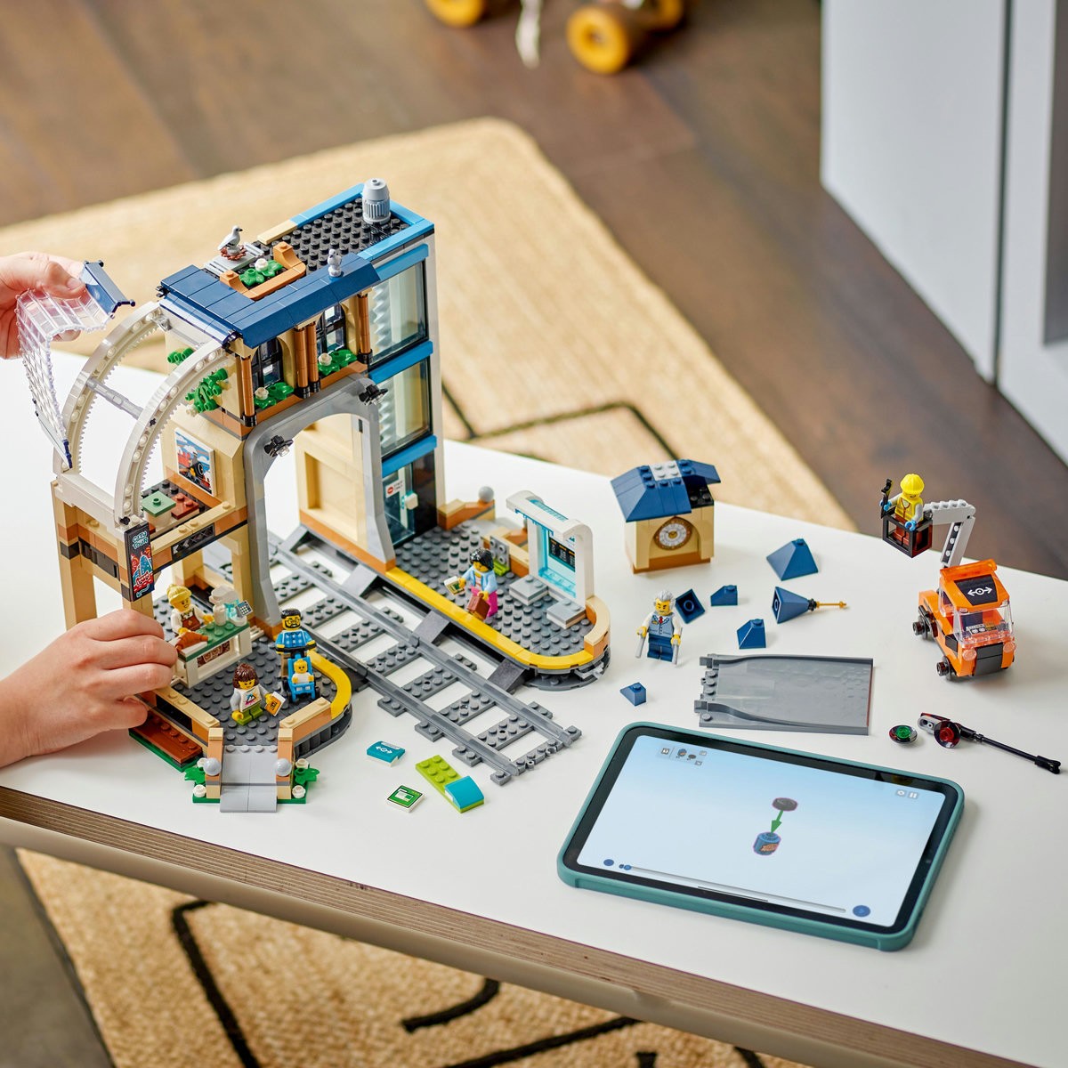 LEGO CITY GARA CENTRALA 60469 - Imagine 5 [ps:eb487536-ad19-42ed-8002-9ba1562ccc54]