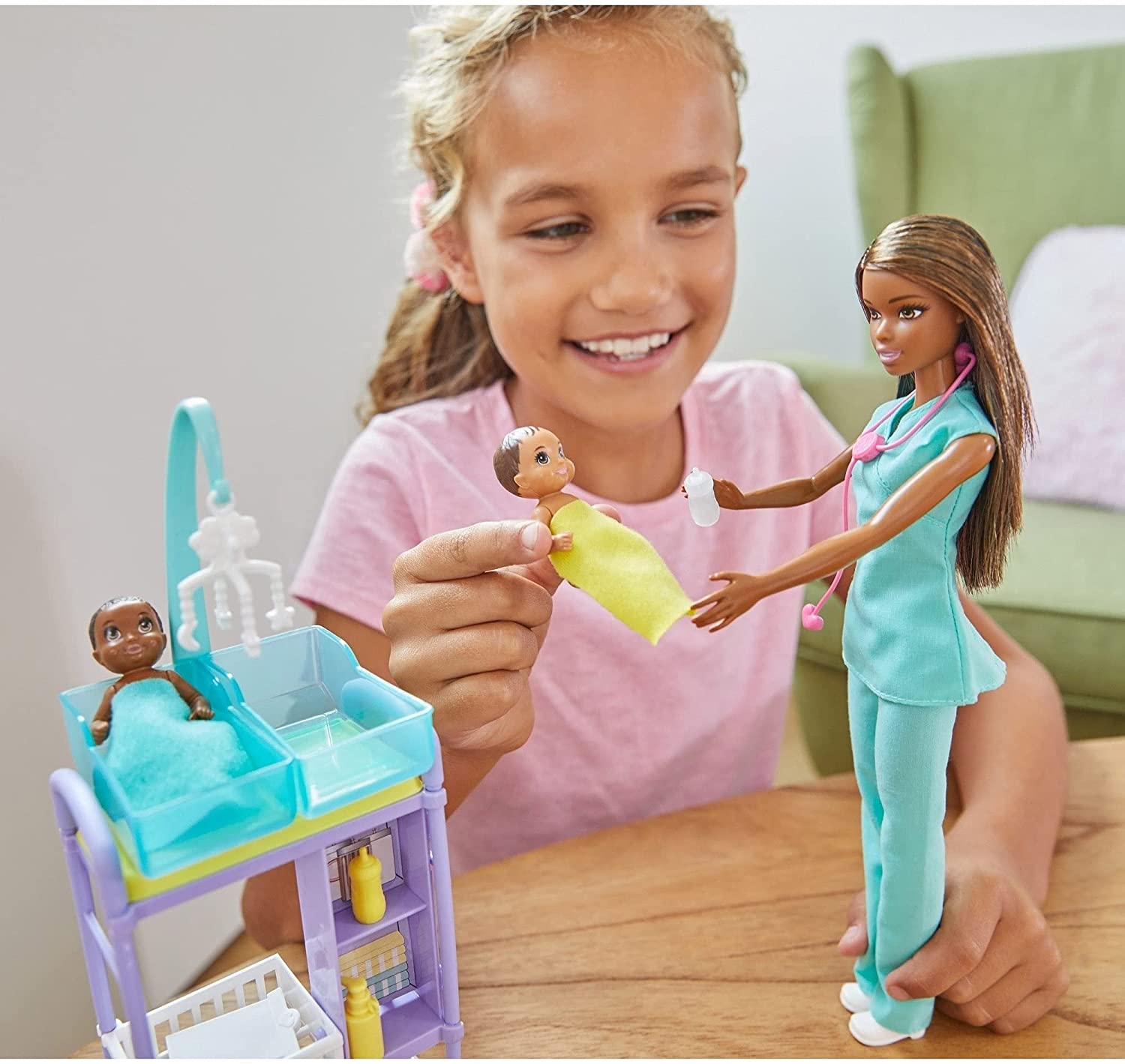 BARBIE CARIERE SET CU PAPUSA DOCTOR PEDIATRU [ps:b1cbe0f8-5d35-486e-bfe0-6d139492d22b]