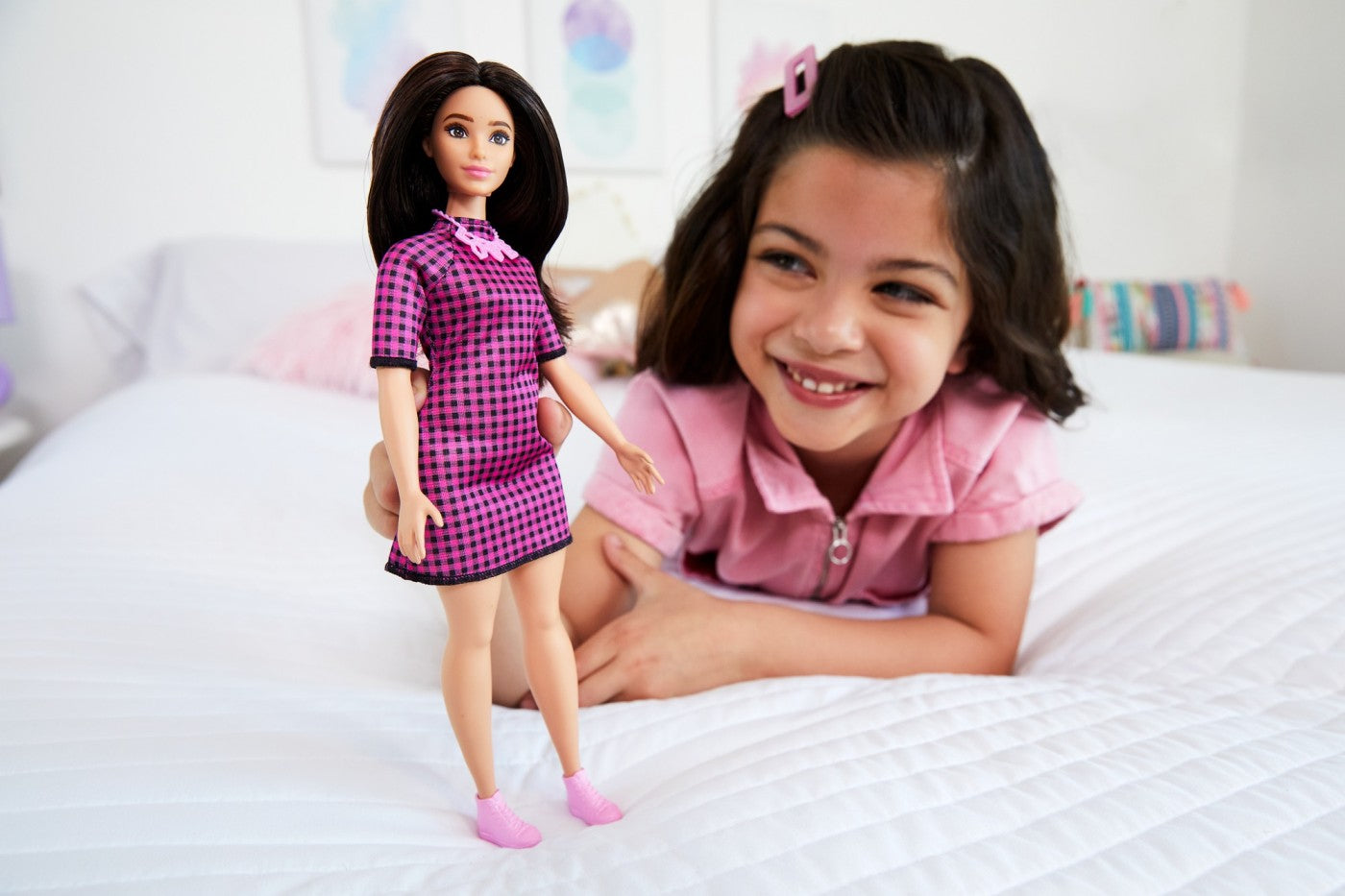 PAPUSA BARBIE FASHIONISTA SATENA CU ROCHIE MOV [ps:976bdad8-6877-4fc3-9517-4e79cc4c04e9]