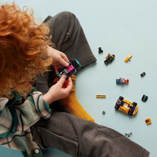 LEGO CITY CARTURI SI PILOTI DE CURSE 60400 - Imagine 4 [ps:9428786f-da73-435c-a5a2-b8caf87daa11]