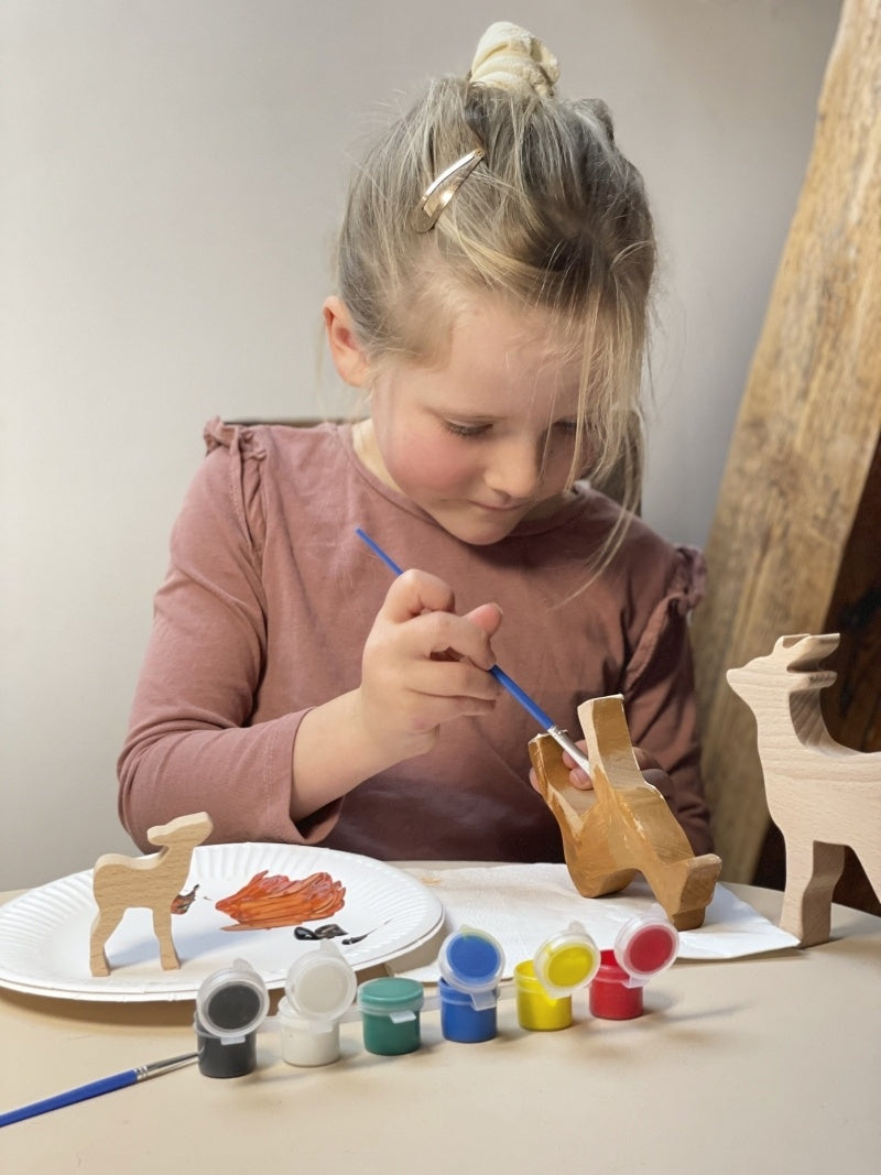 Joc creativ de pictat Familia de caprioare, Egmont Toys - Imagine 2 [ps:f1c3d1d6-ab56-4e75-8b70-9d29cf9399fd]