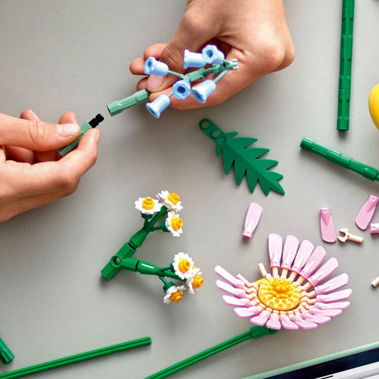 LEGO BOTANICALS MIC BUCHET DE FLORI PASTEL 10347 - Imagine 3 [ps:0a6f41fb-5d90-4bf1-95e7-81f852522236]