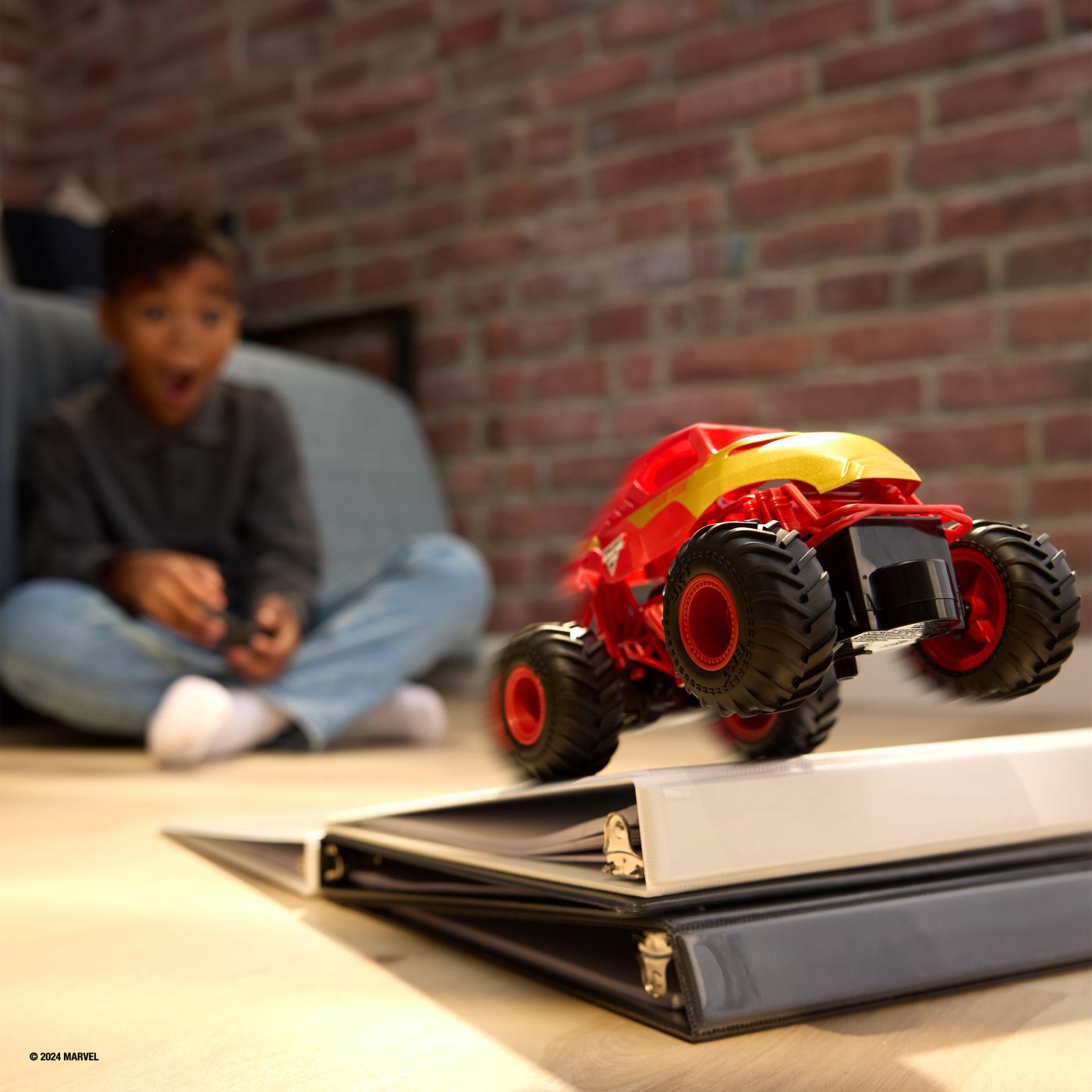 MONSTER JAM MARVEL CAMION GIGANT CU TELECOMANDA  IRON - Imagine 7 [ps:78d9baf2-0fb3-43b5-b75e-f93f1de645a8]