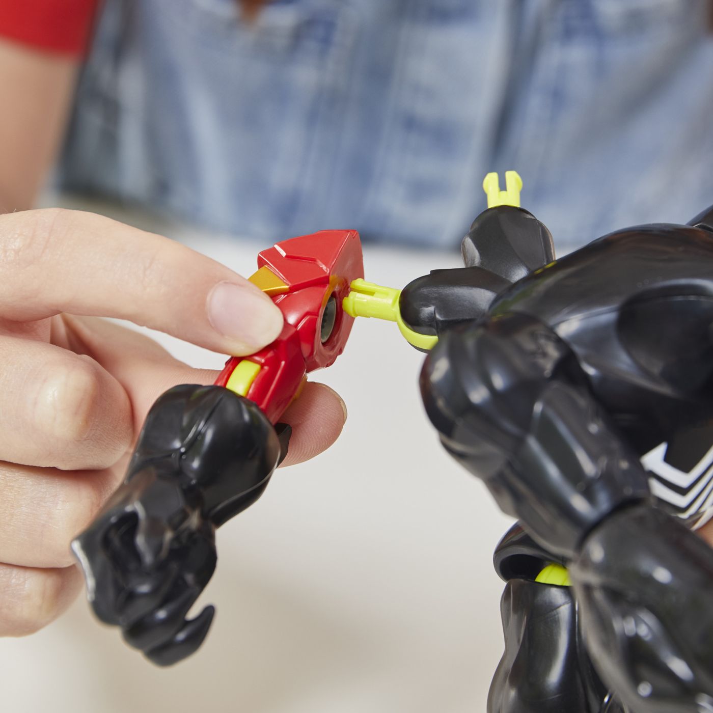 MARVEL AVENGERS MIX MASHERS FIGURINA VENOM CU ACCESORII - Imagine 7 [ps:a79859df-a985-4cf4-bec9-4dc24231d44f]