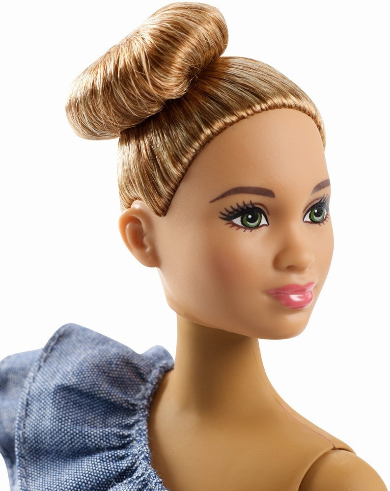 PAPUSA BARBIE FASHIONISTA CU HAINUTE DE SCHIMB [ps:32cac951-b28b-40c8-b50f-f422475b5878]