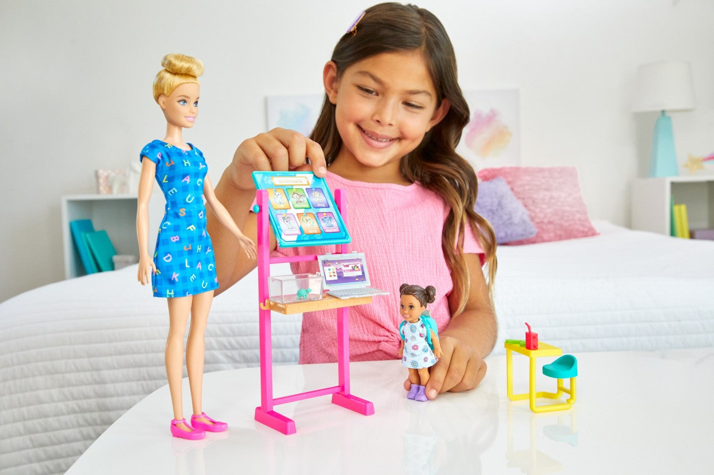 BARBIE CARIERE SET MOBILIER CU PAPUSA APICULTOR Mattel - Profesoara - Blonda (2) [ps:808d3d7f-beeb-4a31-ae5a-fd49c94d78aa]