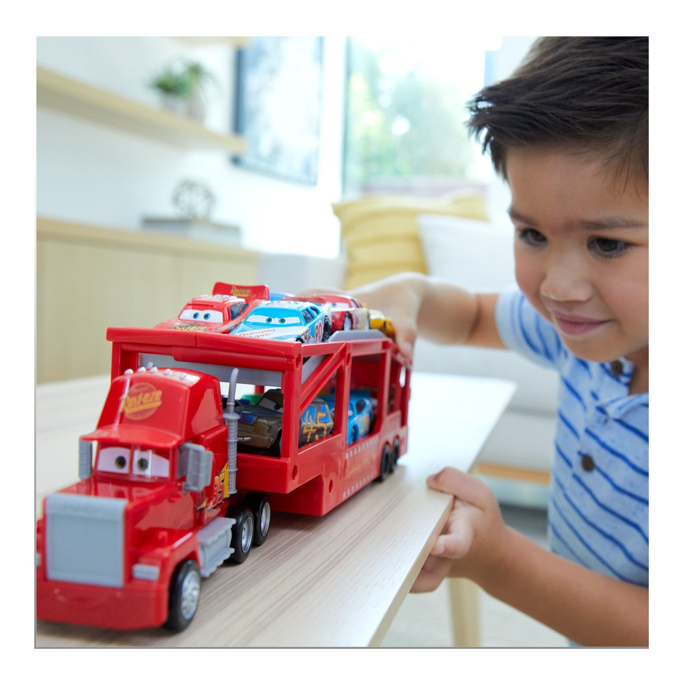 CARS TRANSPORTATORUL MACK Mattel - Imagine 4 [ps:cd46d240-1486-44aa-9872-3f13076f5335]