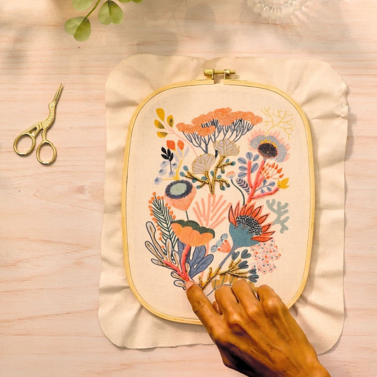 Atelier creativ 58 pentru adulti Broderie cu mărgele, Djeco - Imagine 5 [ps:e67cf980-4131-4457-8ba4-6885f9e884a9]