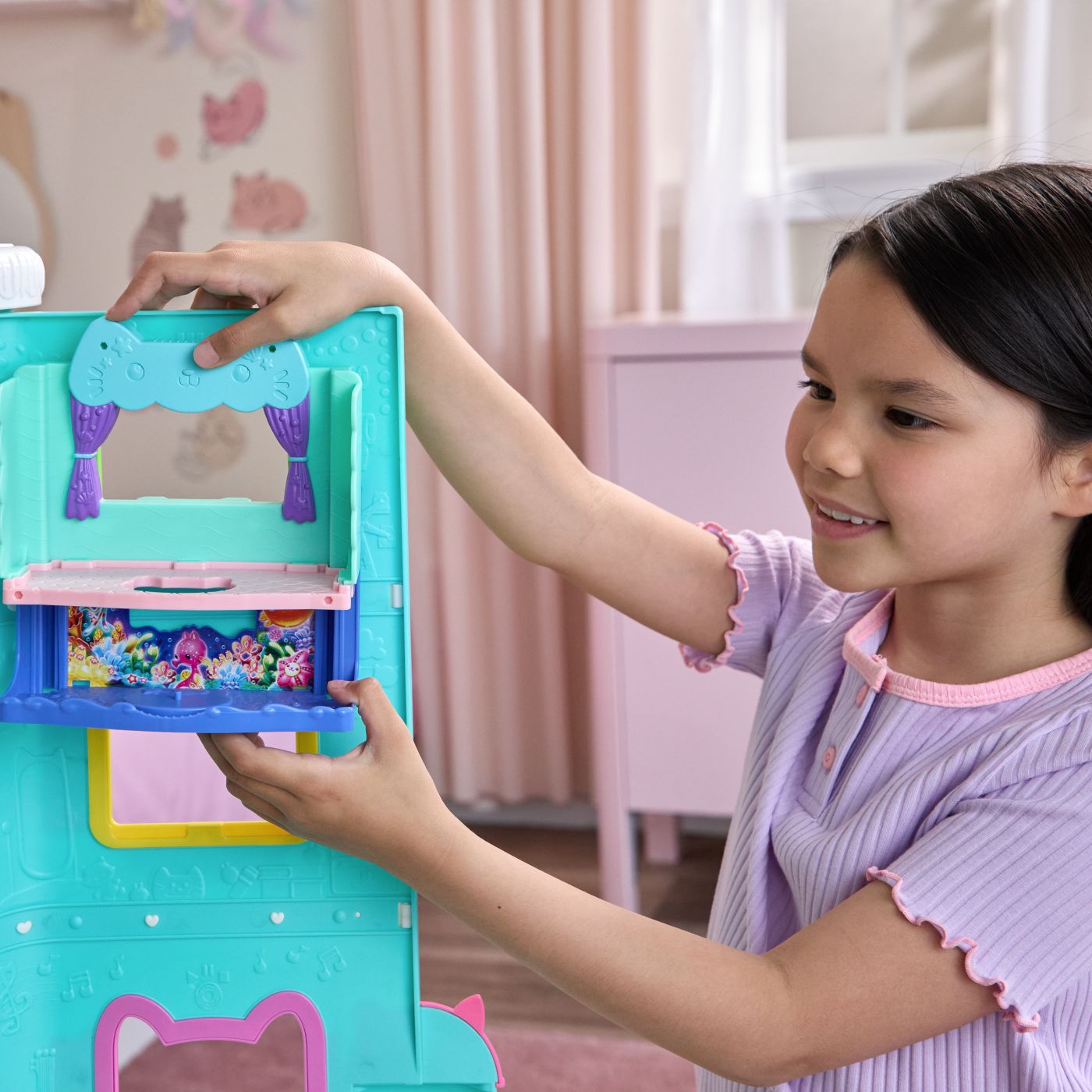GABBYS DOLLHOUSE FILMUL SET BAIA SPA A PISICII MERCAT CU - Imagine 3 [ps:f5a890a9-d776-4d9d-a80c-18f4a80e9b14]