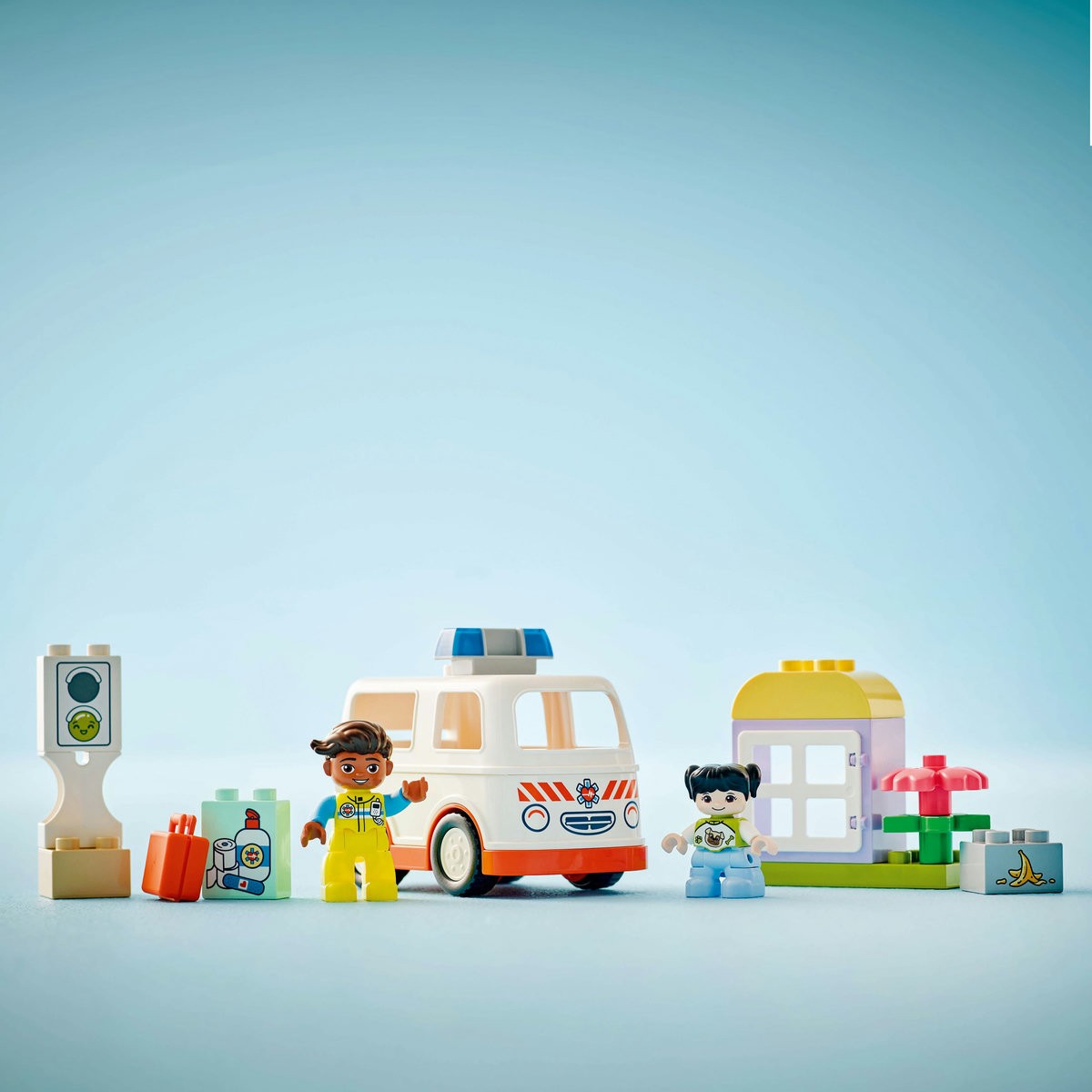 LEGO DUPLO AMBULANTA SI SOFER 10447 - Imagine 6 [ps:b0821bcc-4ba7-447d-910e-4ebbb4dfafcd]