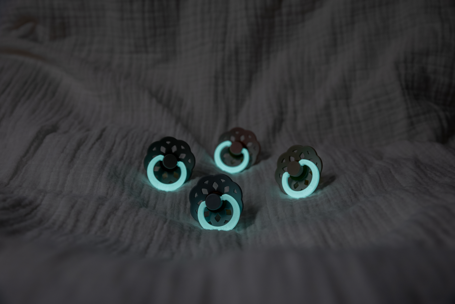 Set 2 Suzete BIBS Colour Glow Latex, 0 luni, Vanilla/Dark - Vanilla/Dark Oak (2) [ps:29d4e46b-cf18-46fb-9991-4c260da50c64]