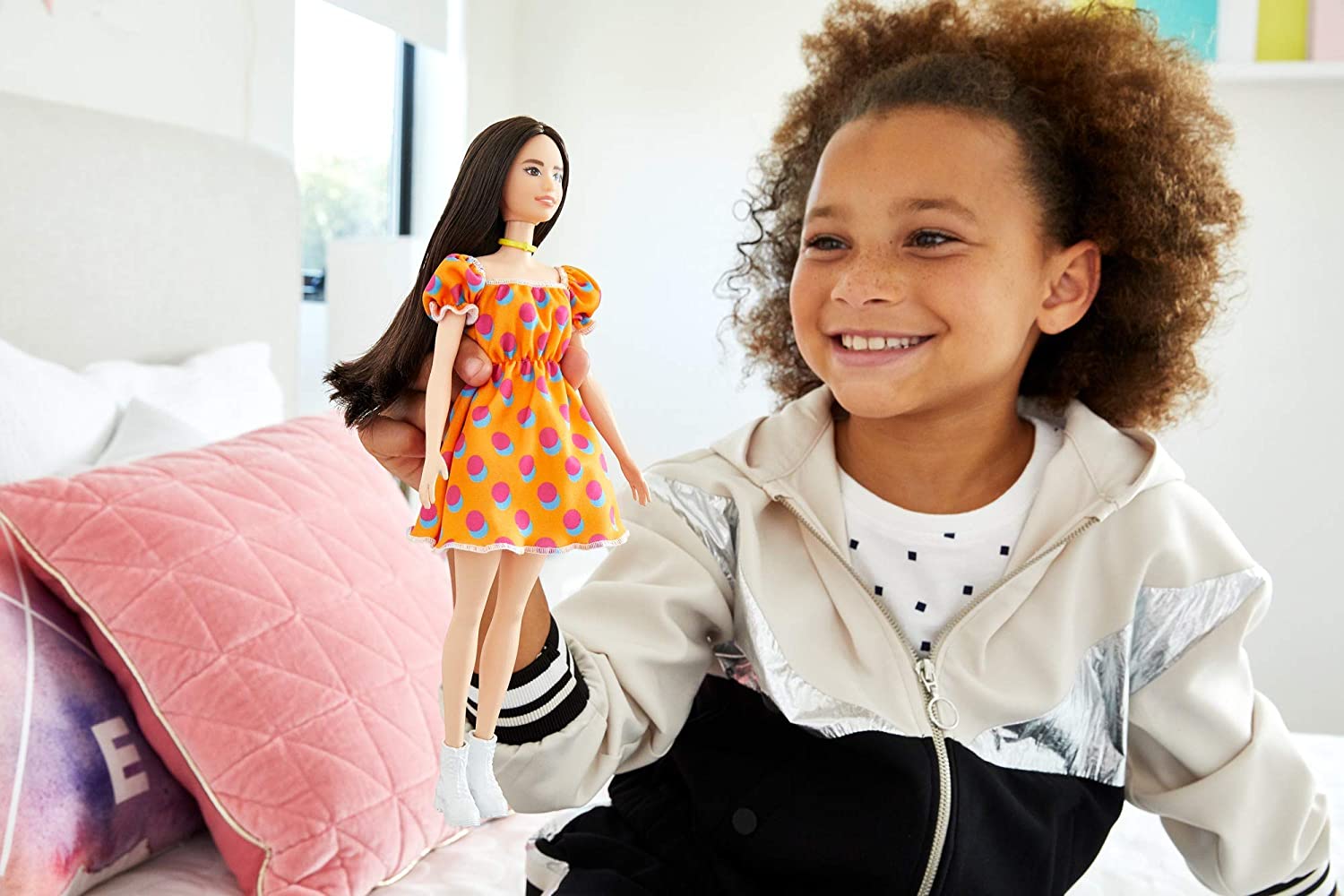PAPUSA BARBIE FASHIONISTA SATENA CU ROCHITA PORTOCALIE CU BULINE [ps:e3e54604-065f-4949-bb12-d5195a16cfc3]