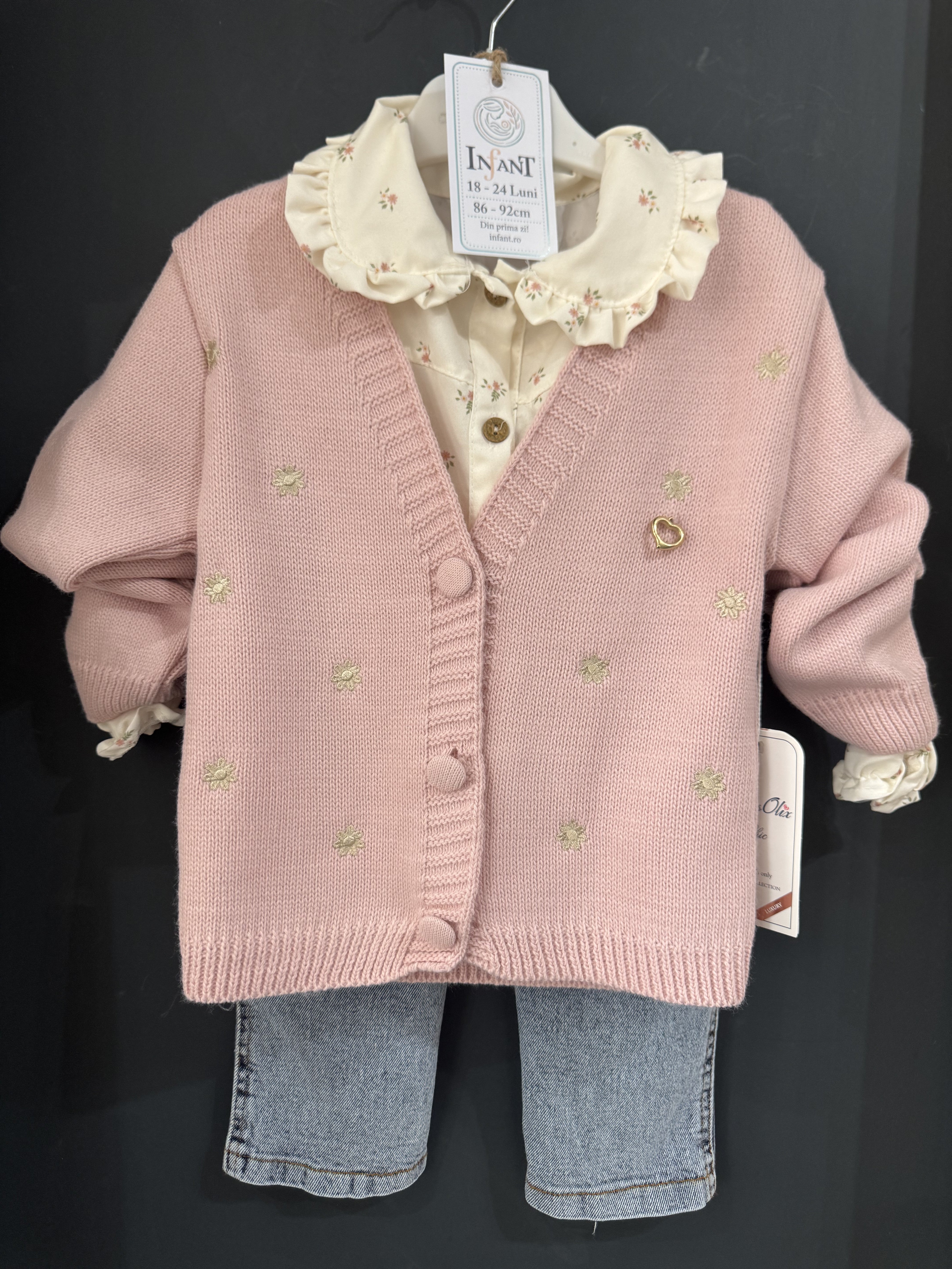 Set tinuta Olix cu pulover roz brodat, camasa cu volane - 12-18 Luni (3) [ps:1fcc2ae4-e17e-494d-995e-a368b6794796]