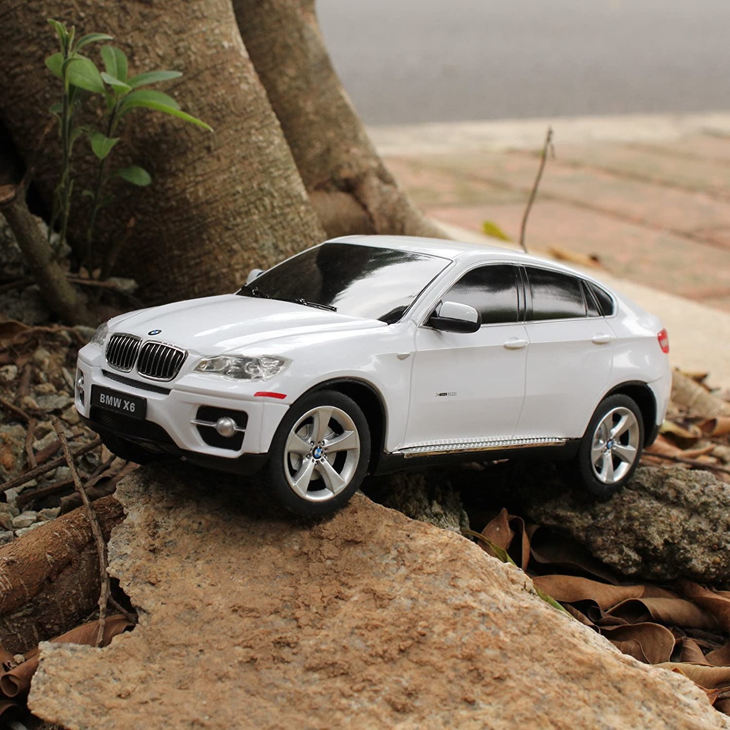 MASINA CU TELECOMANDA BMW X6 ALB CU SCARA 1 LA 24 [ps:4da02c04-1bc6-465a-82c1-b380ca2de59c]