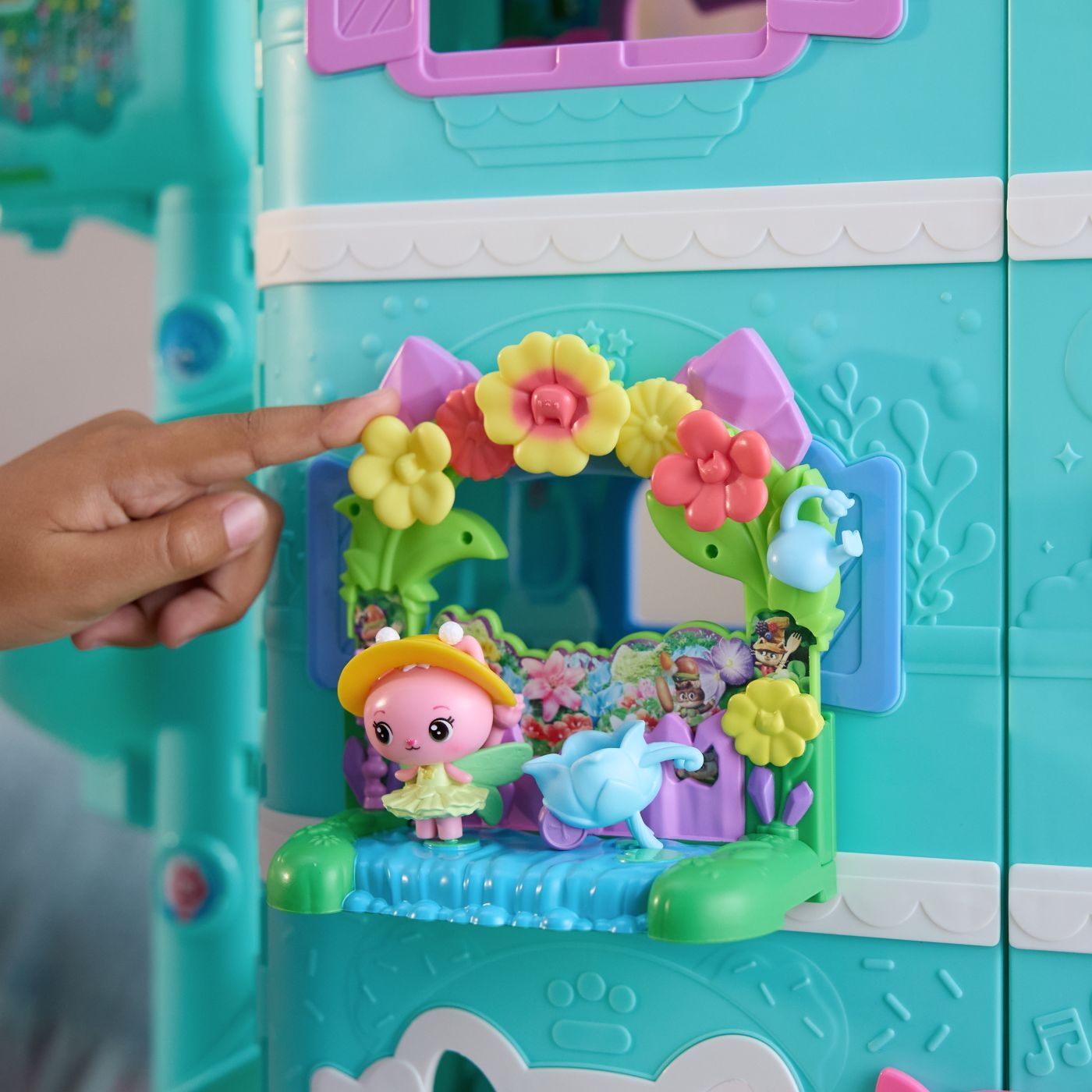 GABBYS DOLLHOUSE FILMUL SET BALCONUL GRADINA SI FIGURINA - Imagine 4 [ps:44197e58-6476-4f61-9b4c-3c7175f18814]