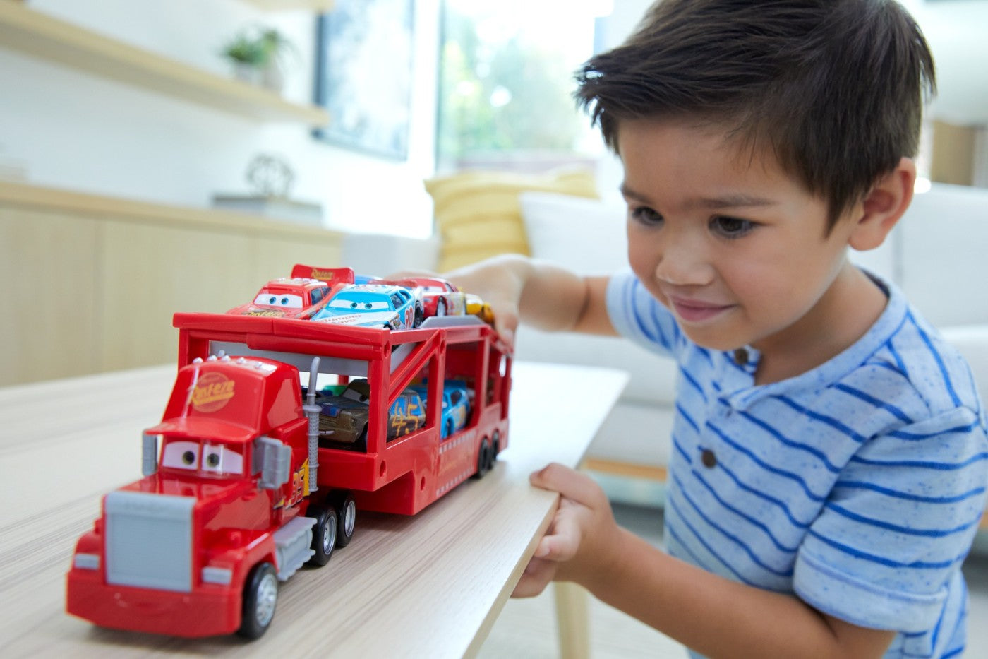 CARS TRANSPORTATORUL MACK Mattel - Imagine 3 [ps:683a5130-0edd-4ecc-8a44-8b9511aba21a]