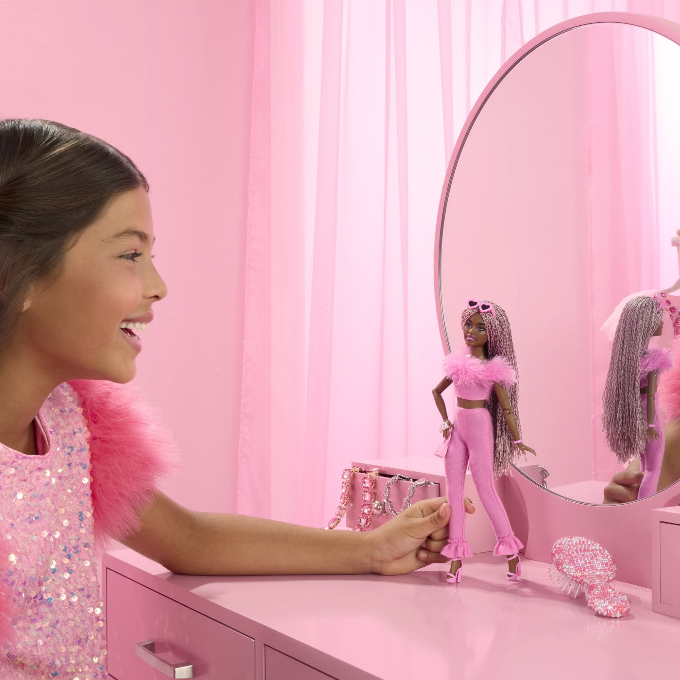 BARBIE DELUXE STYLE PAPUSA BARBIE CU SALOPETA ROZ SI PAR - Imagine 3
