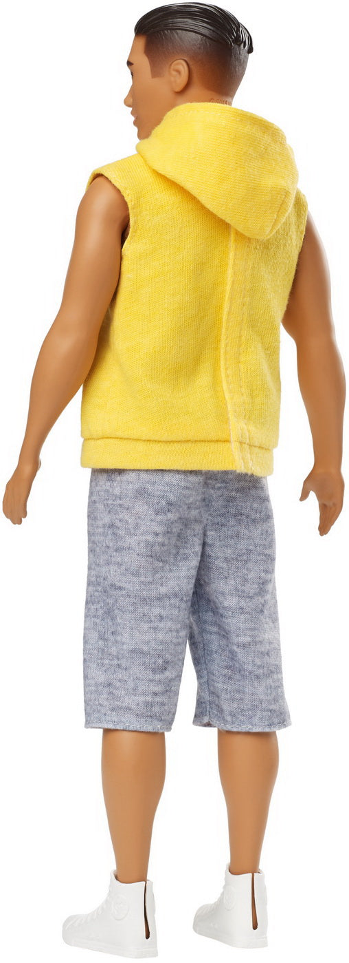 PAPUSA BAIAT FASHIONISTAS CU CAMASA SI PAPION Mattel - Hanorac galben New York (3) [ps:fe01e119-f61e-4614-9d66-7de5da5f7e50]
