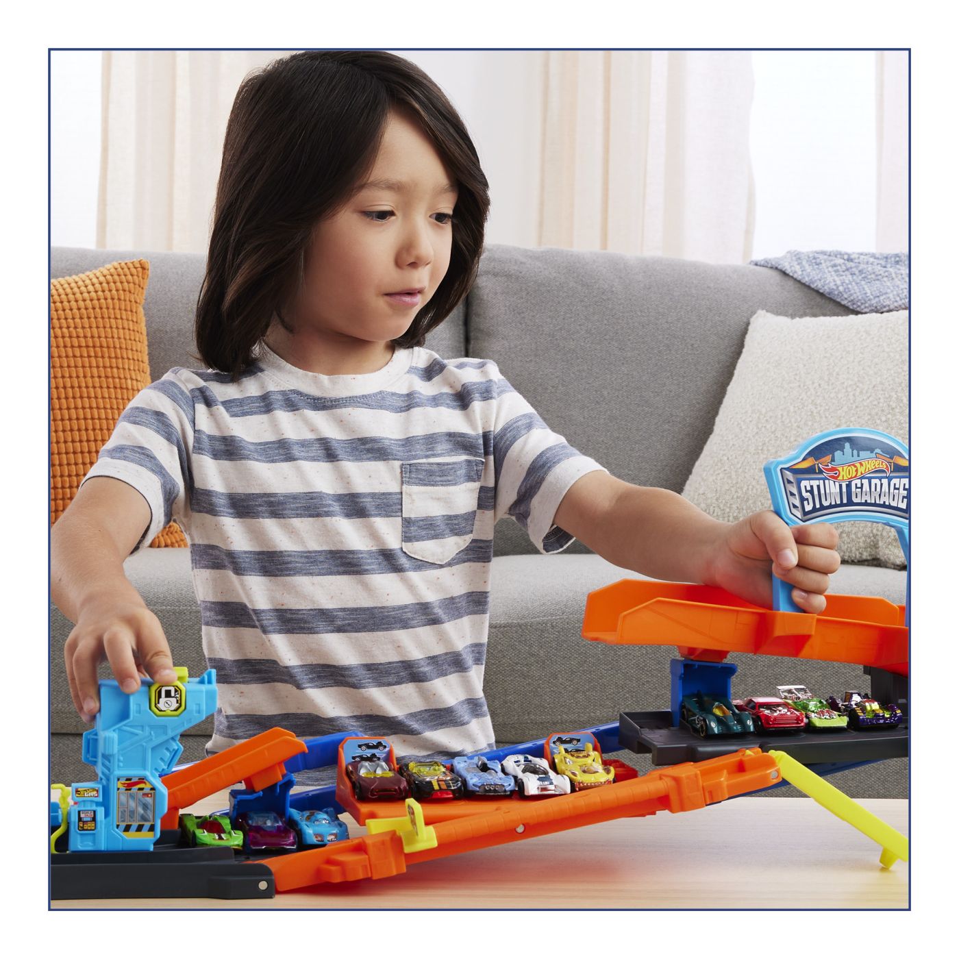 HOT WHEELS CITY TRANSFORMAREA GARAJULUI DE CASCADORII CU - Imagine 3