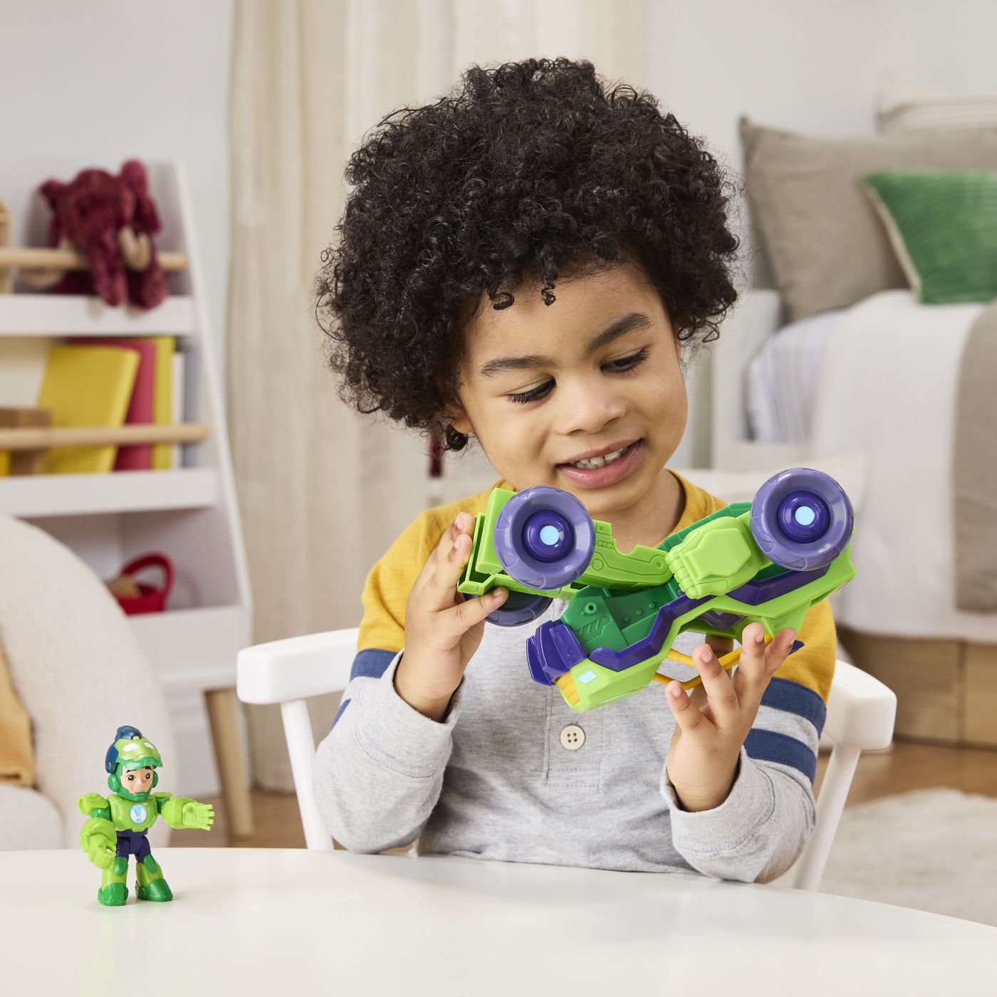 MARVEL IRON MAN SI PRIETENII SAI UIMITORI SET VEHICUL 2 IN 1 SI FIGURINA IRON HULK [ps:2d4cf145-97fc-4977-bc17-905d24cda1f7]