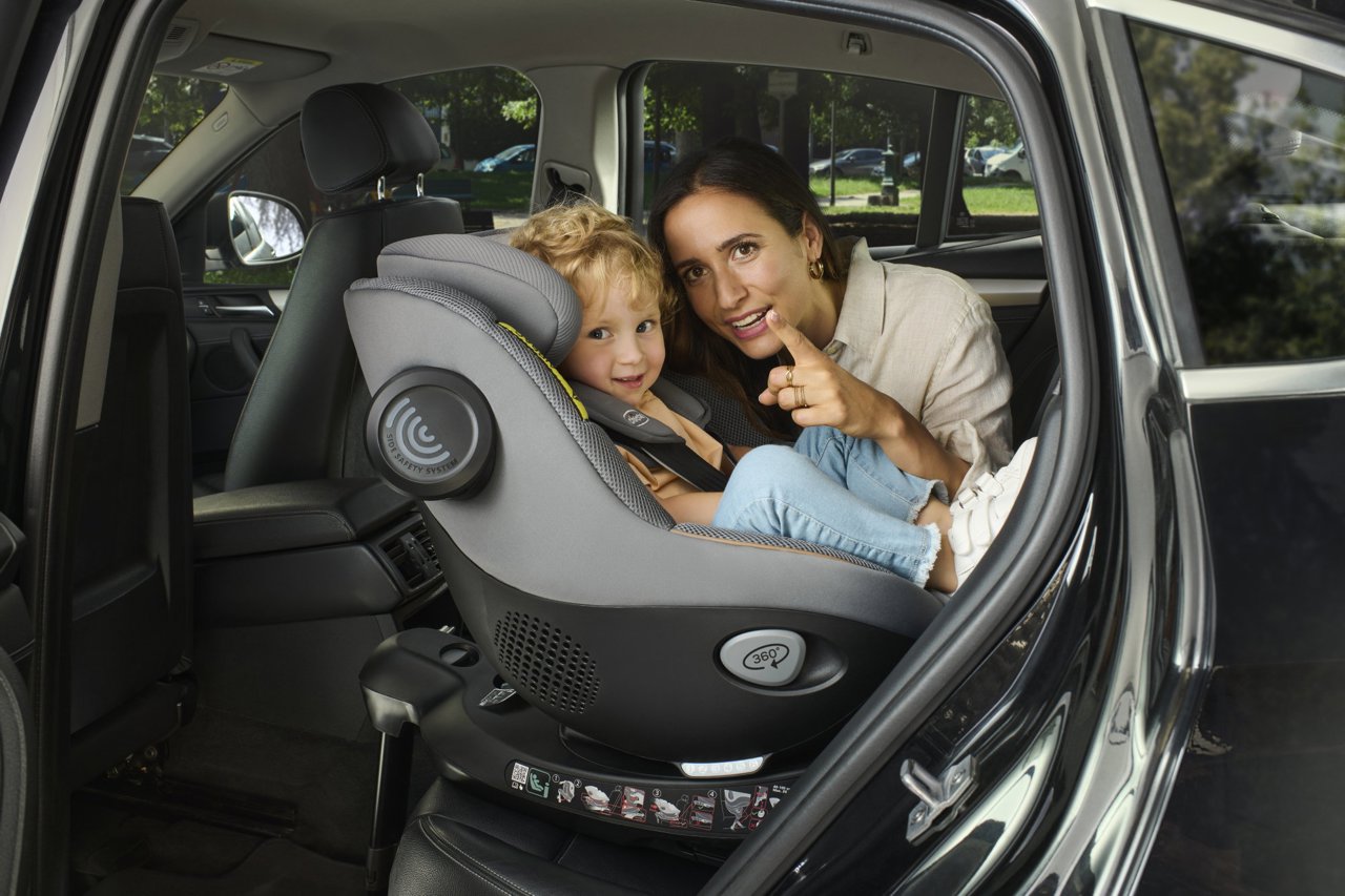 Scaun auto rotativ cu baza isofix Chicco Seat 105 - Negru (3) [ps:ad6fd5ff-1b1a-437b-8744-dc1a574beb19]