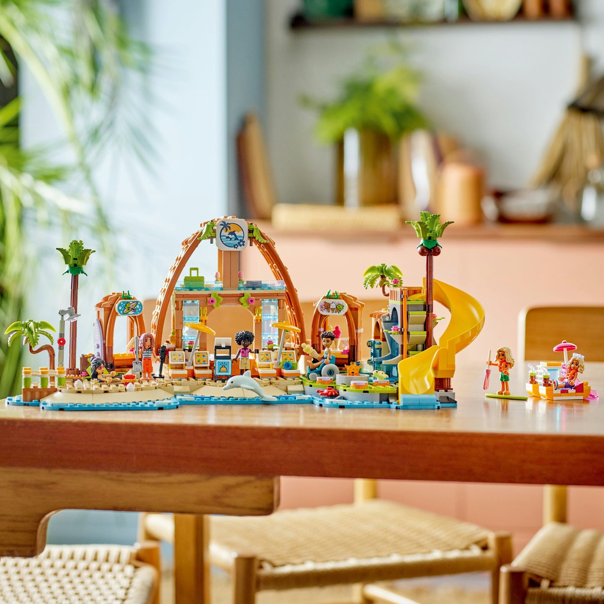 LEGO FRIENDS STATIUNE DE PE LITORAL PENTRU VACANTA CU - Imagine 5 [ps:1018af11-3e52-4e51-8281-24407e399f6a]