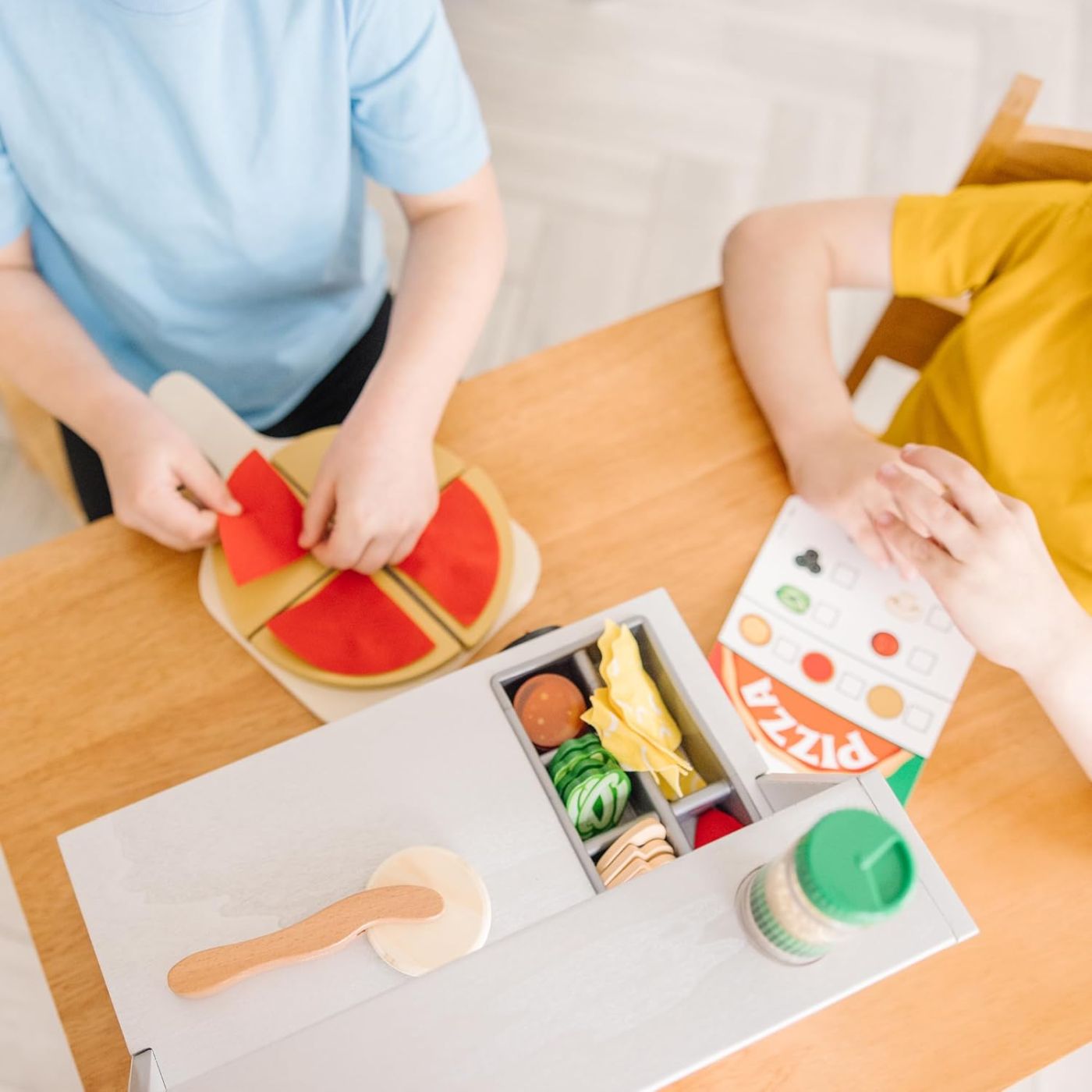 MELISSA AND DOUG TOP AND BAKE SET DE JOACA MASA DE FACUT - Imagine 5 [ps:788a6bae-a6d7-4f01-af96-7882067d1128]