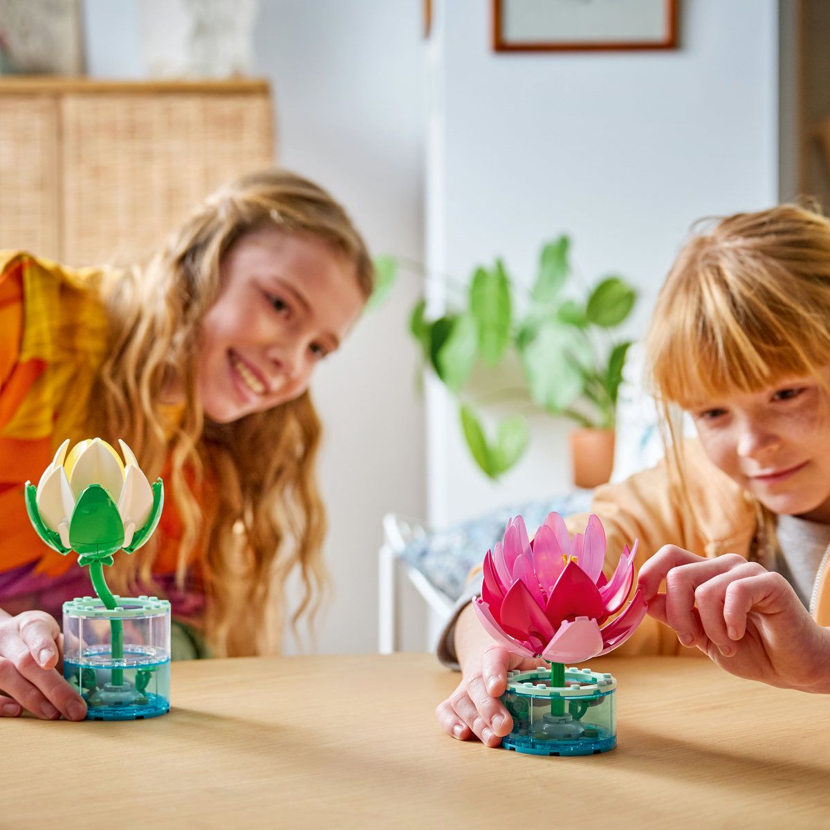 LEGO Botanicals Nuferi 11511 - Set Flori de Constructie - Default Title (3) [ps:32549f55-b67b-45be-887c-62e243d5a095]
