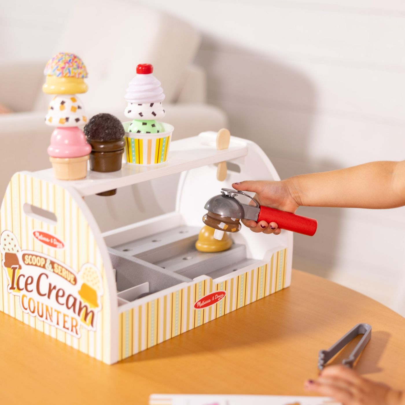 MELISSA AND DOUG SCOOP AND SERVE SET DE JOACA DIN LEMN - Imagine 2 [ps:641c09b4-2235-41e4-85dd-748459594374]