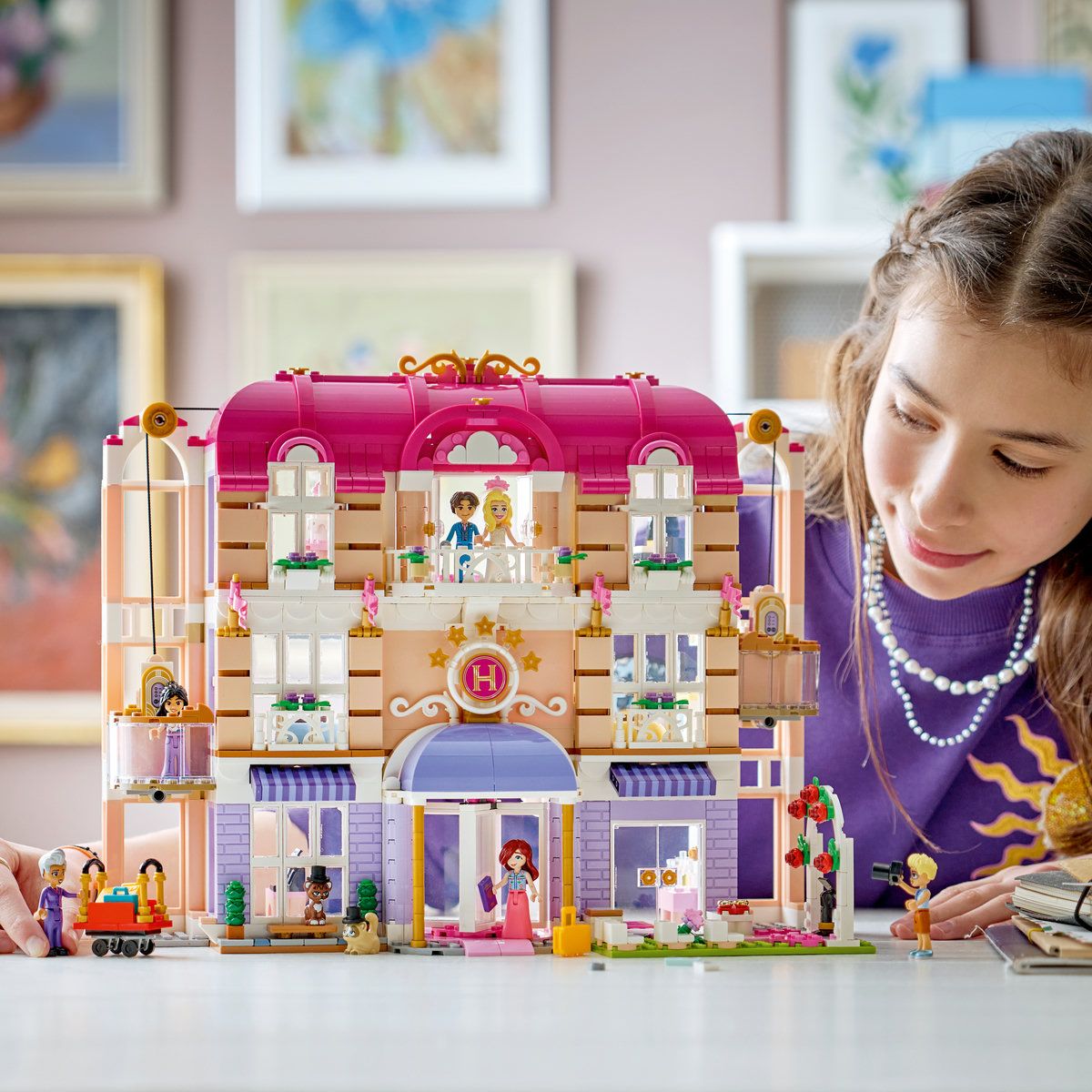 LEGO Friends Grand Hotel Orașul Heartlake 42704 | Infant - Default Title (3) [ps:e9420950-8026-4d42-9029-30dfc0b8e499]