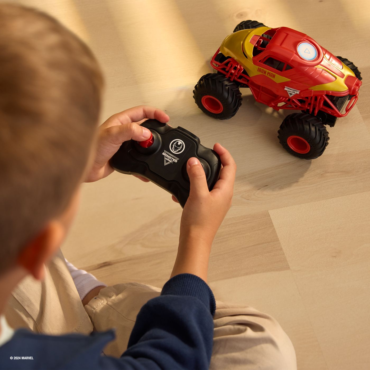MONSTER JAM MARVEL CAMION GIGANT CU TELECOMANDA  IRON - Imagine 6 [ps:5b94aace-9ed9-447d-8662-00bba32d3912]