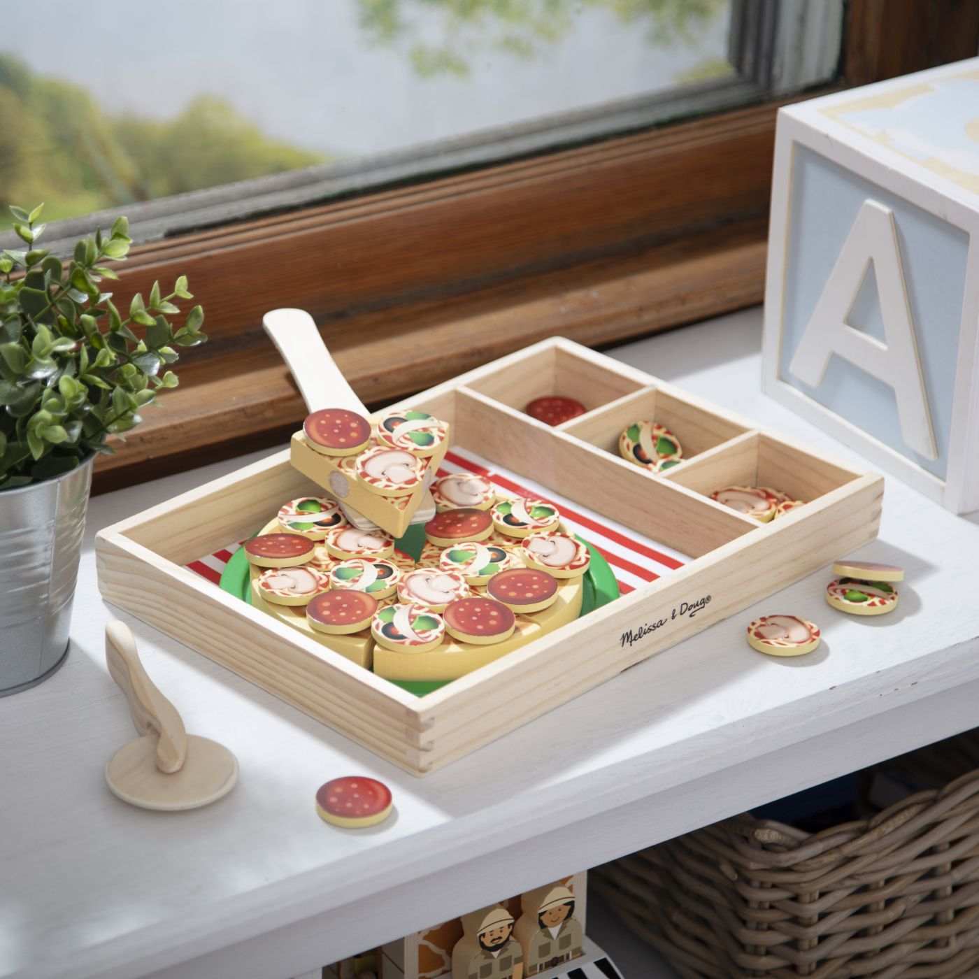 MELISSA AND DOUG SET DE JOACA DIN LEMN PETRECERE CU - Imagine 8 [ps:76503628-cd6c-481d-9fdb-335dcf0b1f0c]