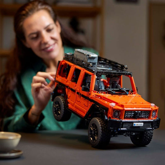 LEGO TECHNIC MERCEDES BENZ G 500 PROFESSIONAL LINE 42177 - Imagine 7 [ps:09c5f584-4ae0-4561-a3d3-e47f145ff830]