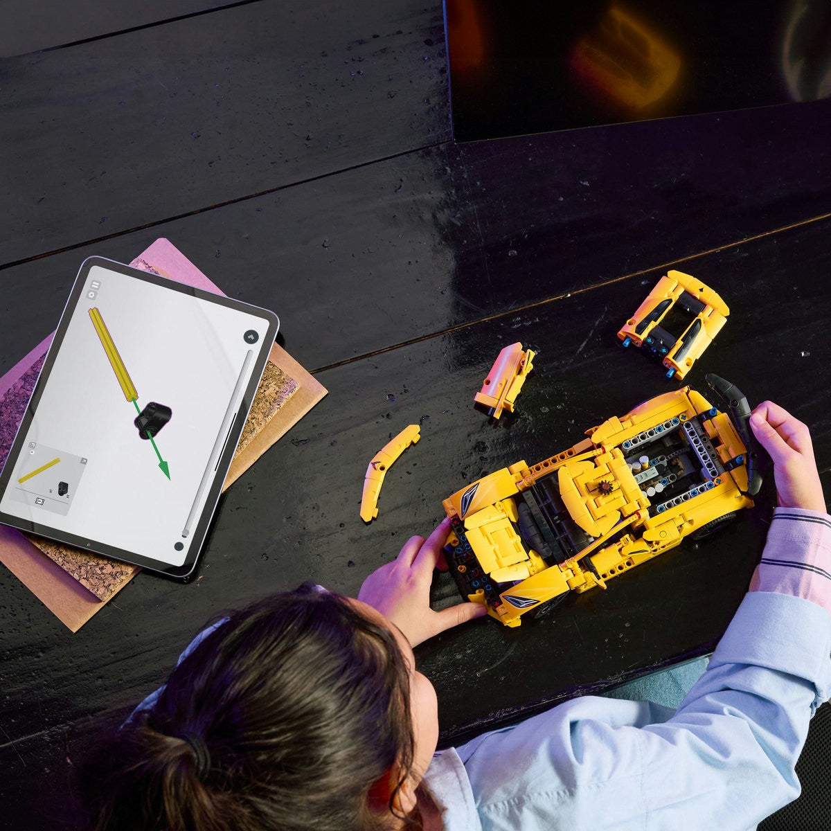 LEGO TECHNIC CHEVROLET CORVETTE STINGRAY 42205 - Imagine 4 [ps:d3999044-6d94-4405-ba2b-a520bc4914b9]