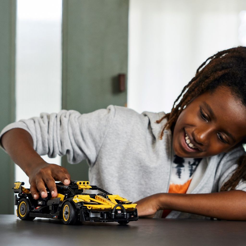LEGO TECHNIC BOLID BUGATTI 42151 - Imagine 3 [ps:c3e05886-041f-4d9e-96ae-05eb97f92621]