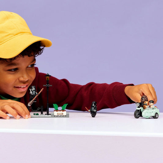 LEGO HARRY POTTER HAGRID SI HARRY IN FUGA DE PE ALEEA - Imagine 3