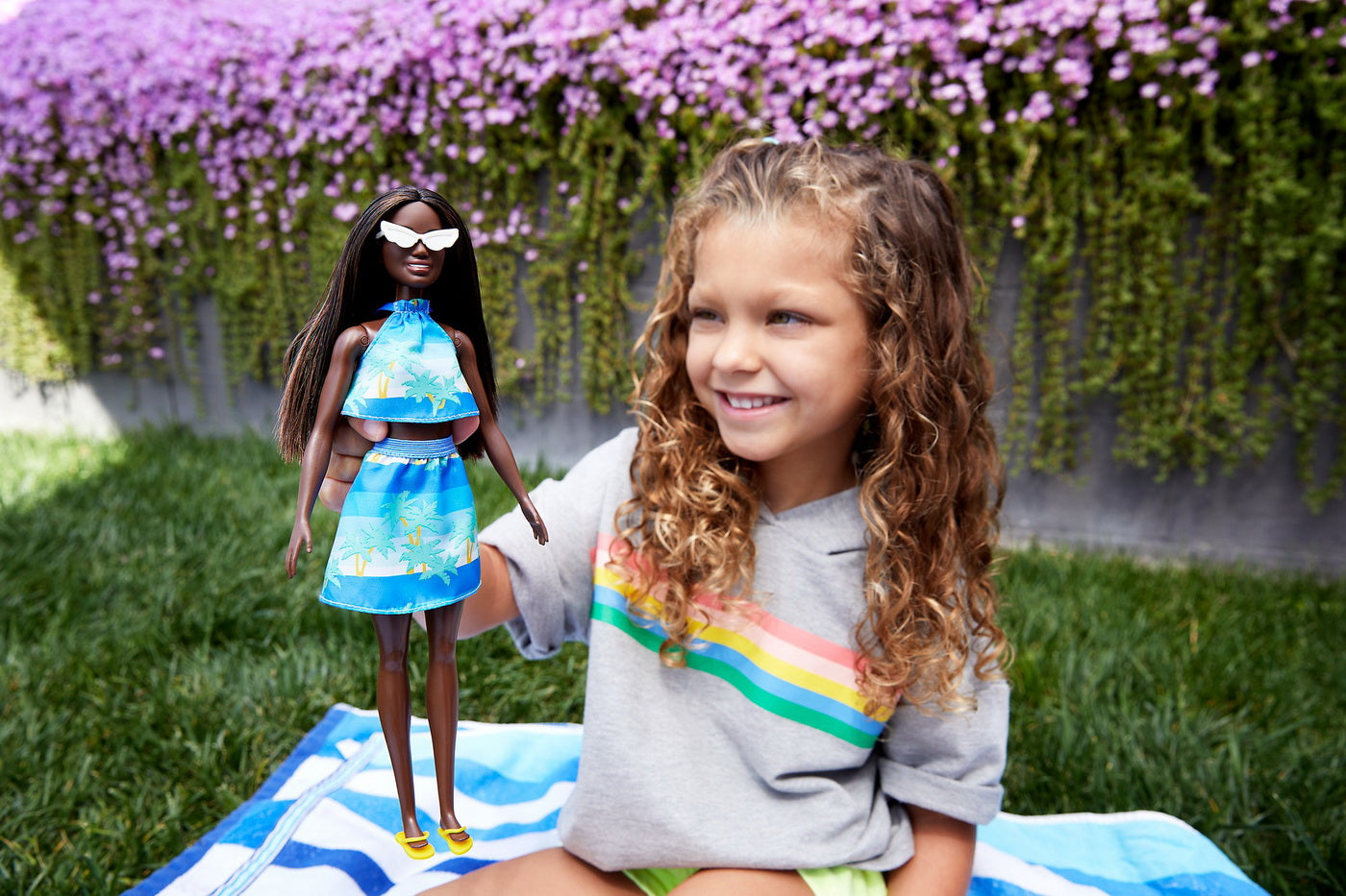 BARBIE TRAVEL PAPUSA BARBIE ANIVERSARE 50 DE ANI MALIBU - Imagine 3