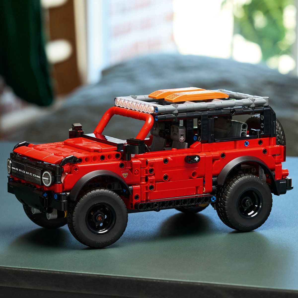 LEGO TECHNIC FORD BRONCO SUV 42213 - Imagine 6 [ps:f7a1ad65-d613-49e6-b85d-40682e0519c8]