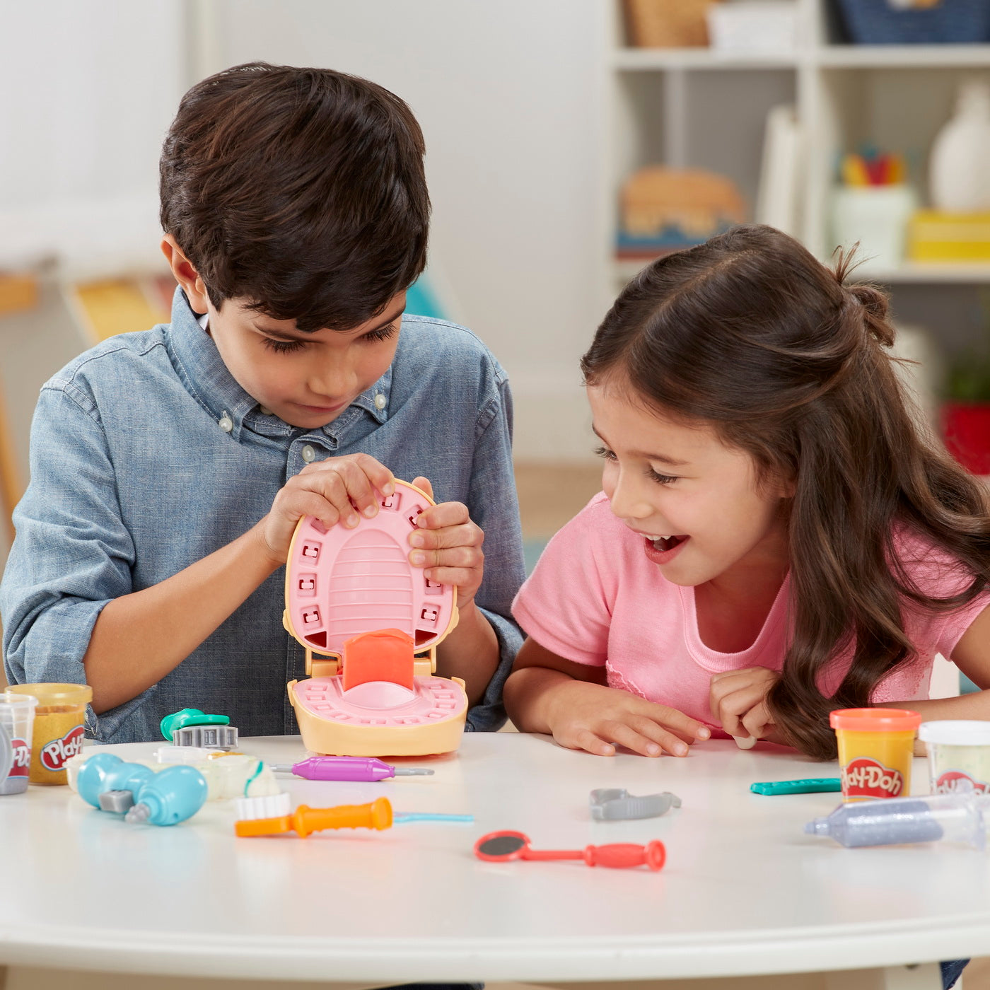 PLAY-DOH SET DENTISTUL CU ACCESORII SI DINTI COLORATI Hasbro - Imagine 3
