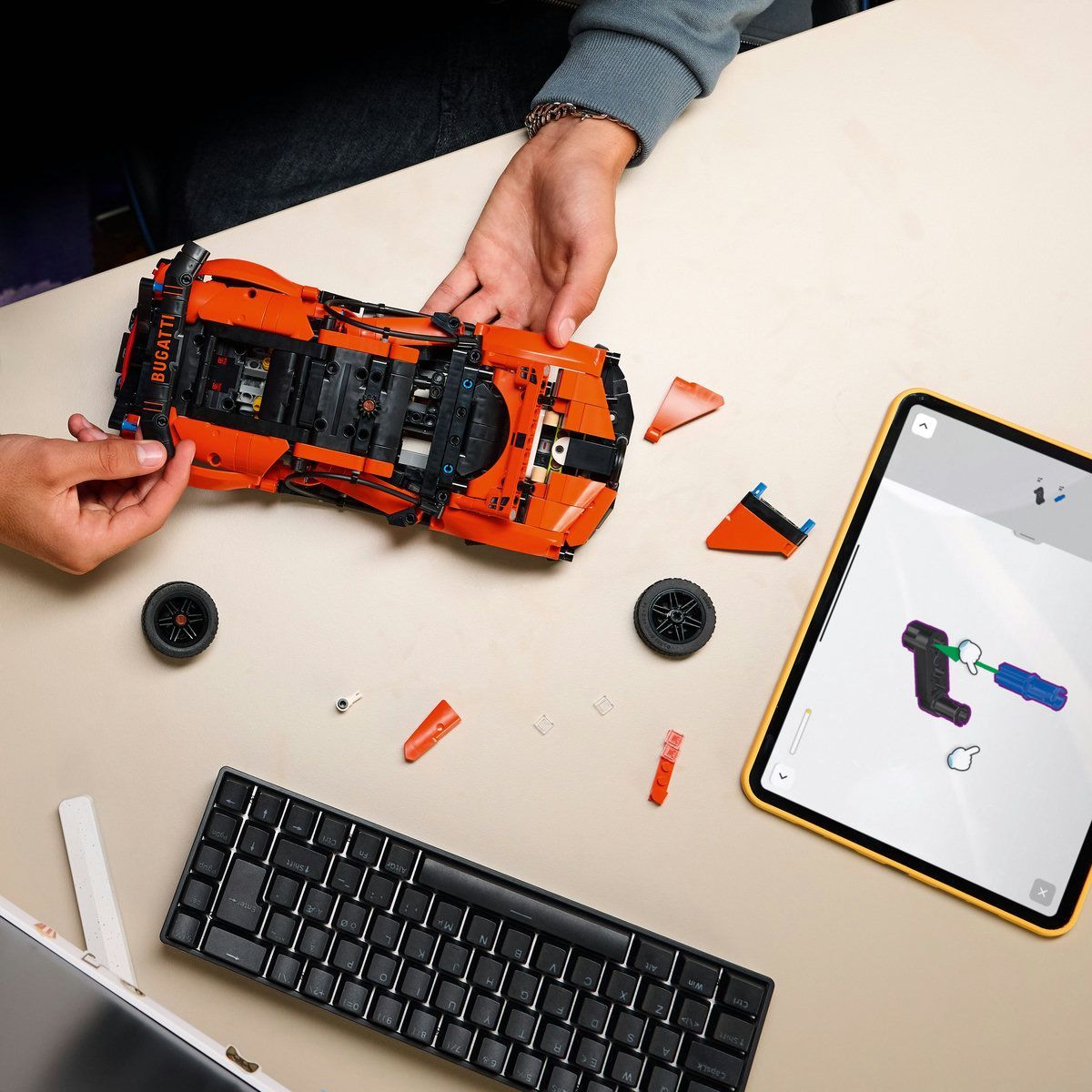 LEGO TECHNIC HIPERMASINA BUGATTI CHIRON PUR SPORT 42222 - Imagine 6 [ps:df0575c5-a2a1-49c2-bf2c-7f4ba73fa9d5]