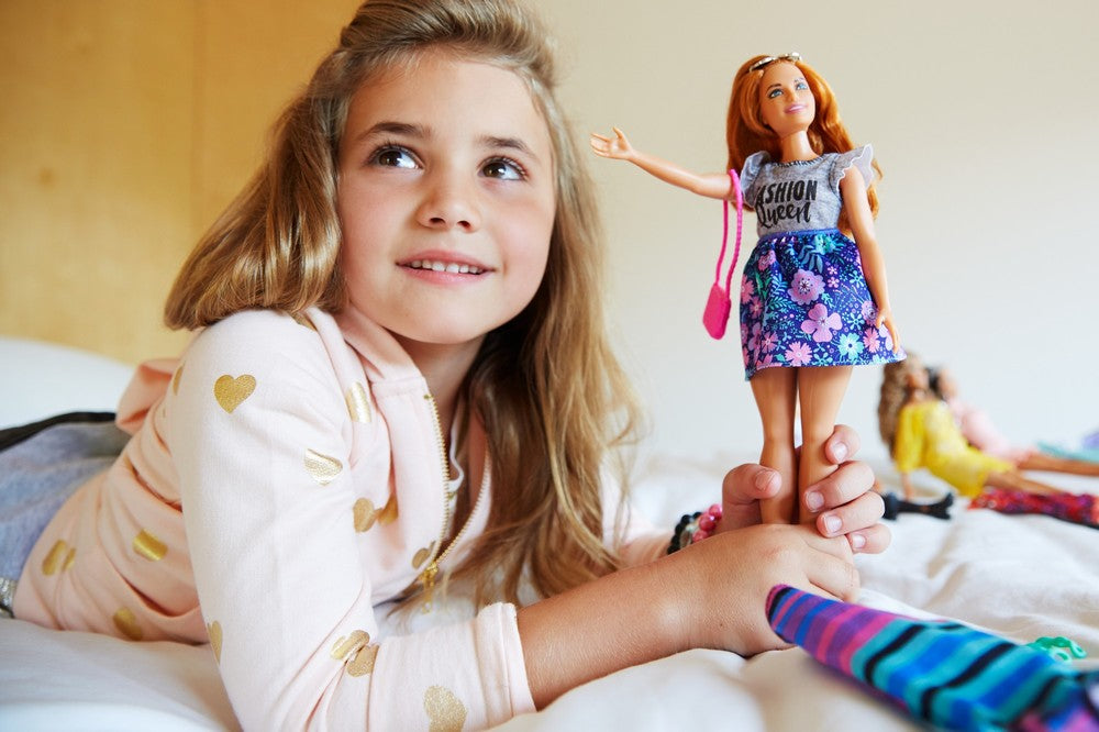 PAPUSA BARBIE FASHIONISTA ROSCATA CU HAINE DE SCHIMB [ps:8e3cdec6-a12b-460e-9c9d-5534ca2320ce]