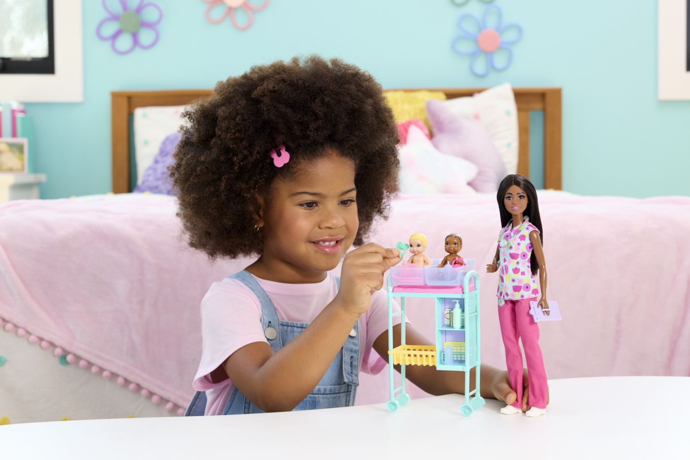 BARBIE SET DE JOACA PAPUSA BARBIE BRUNETA FACE CARIERA MEDIC PEDIATRU [ps:6b59b81a-65eb-4b68-b134-563004992ddc]